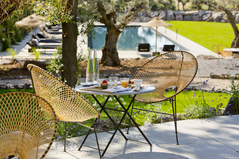 Terrasse du restaurant La Folie Domaine Tarbouriech Marseillan