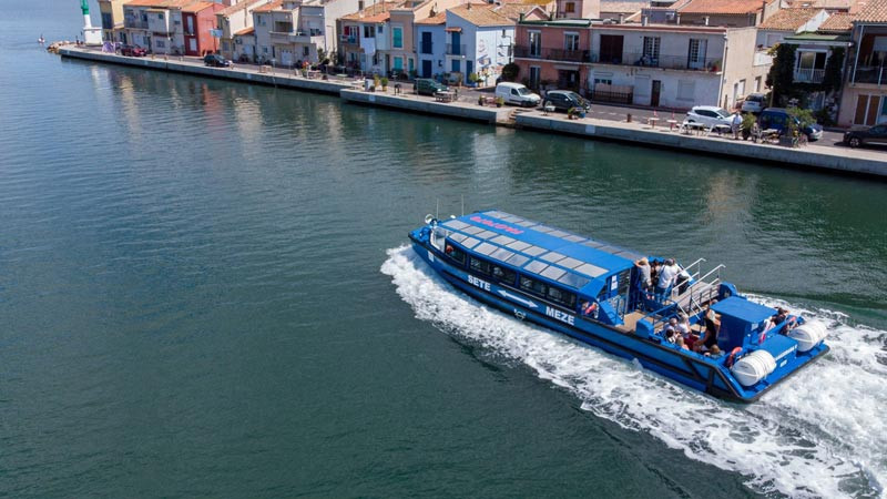 Navette Mèze devant la Pointe Courte