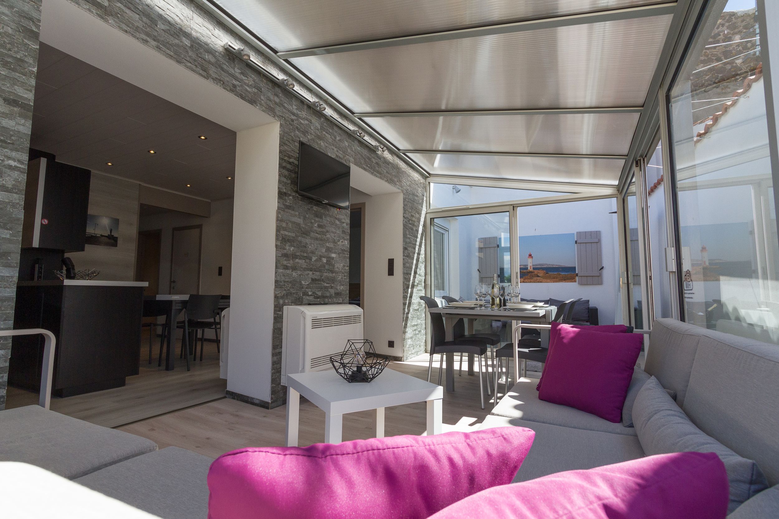 APPARTEMENT HIPPOCAMPE LES PIEDS DANS THAU LAMBERT FRANCE (2)