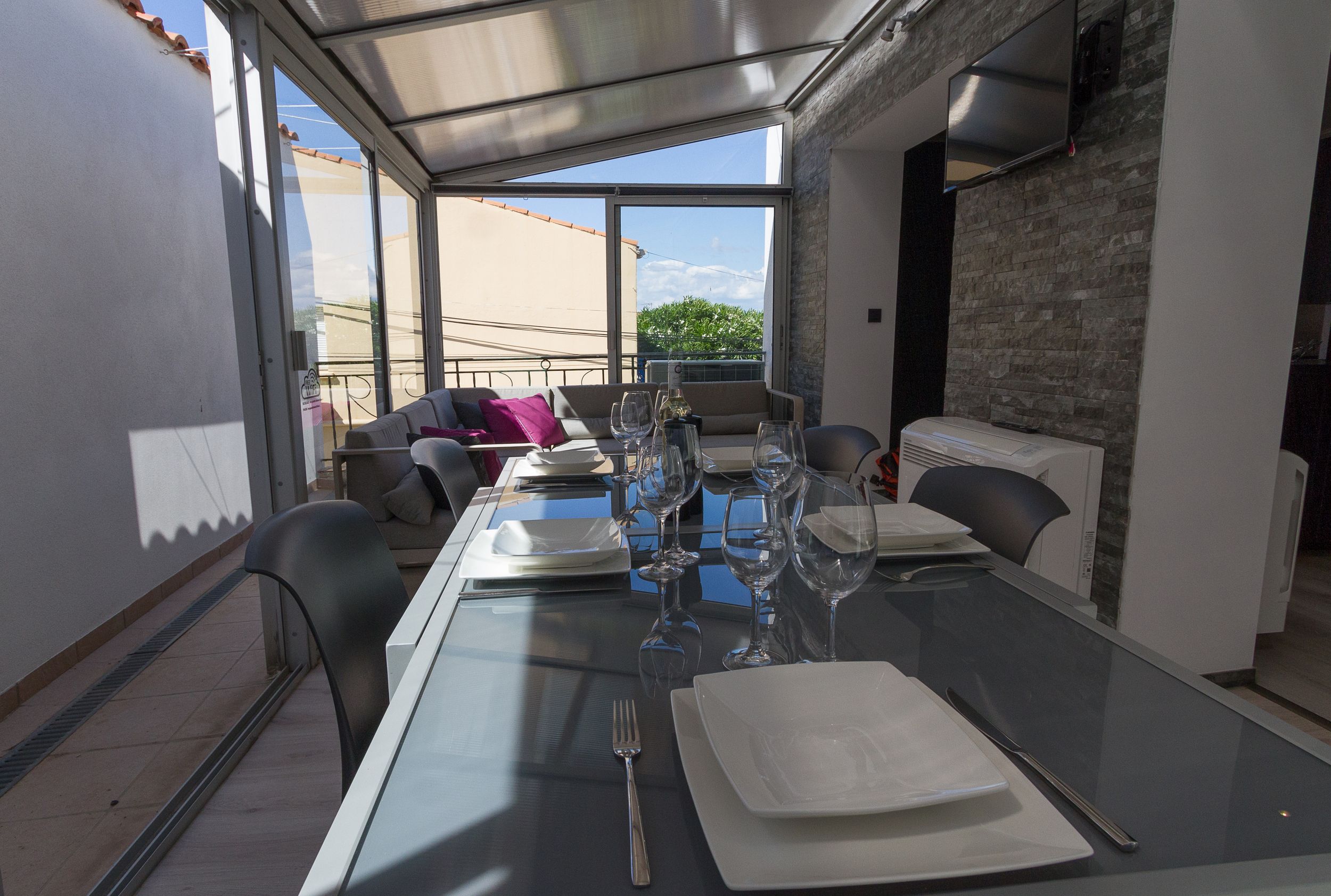 APPARTEMENT HIPPOCAMPE LES PIEDS DANS THAU LAMBERT FRANCE (3)