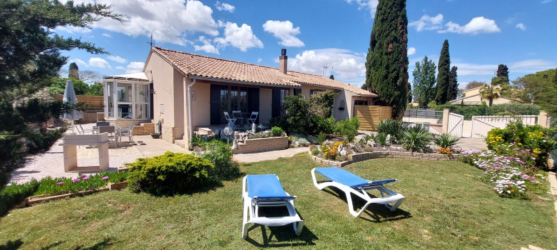 LA MAISON DE GEORGES LES PIEDS DANS THAU LAMBERT FRANCE (2)