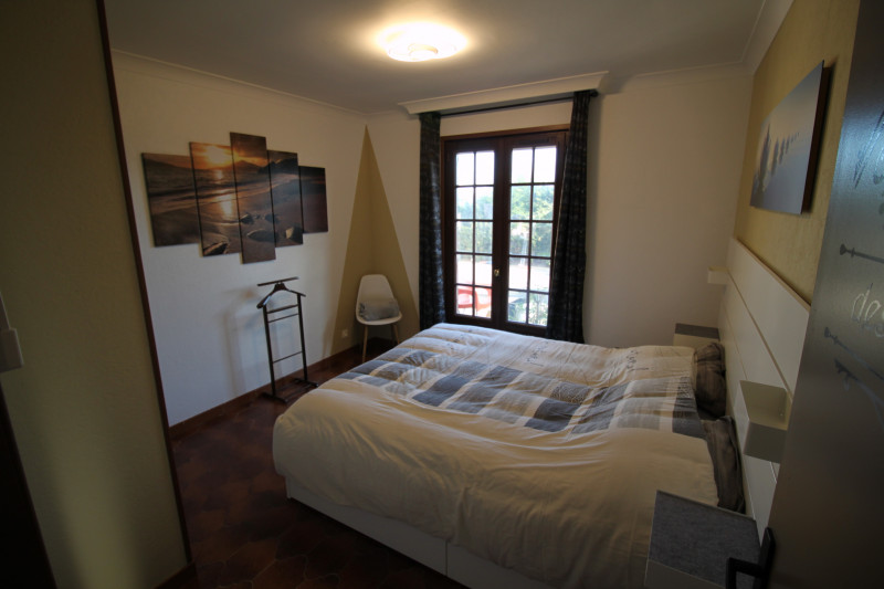LA MAISON DE GEORGES LES PIEDS DANS THAU LAMBERT FRANCE (4)